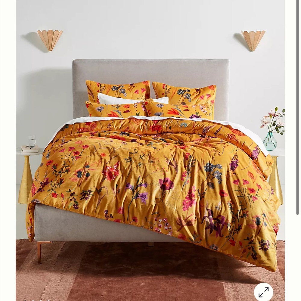 Layne Velvet Quilt - Anthropologie